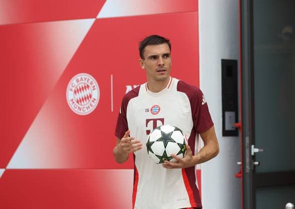 München, Deutschland 01. Oktober 2024: Fussball, Herren, Saison 2024 2025, FC Bayern München, Säbener Strasse, Trainingsgelände, Abschlusstraining, Champions League Joao Palhinha (FC Bayern München) Kopf, Oberkörper auf dem Weg zum Trainingsplatz