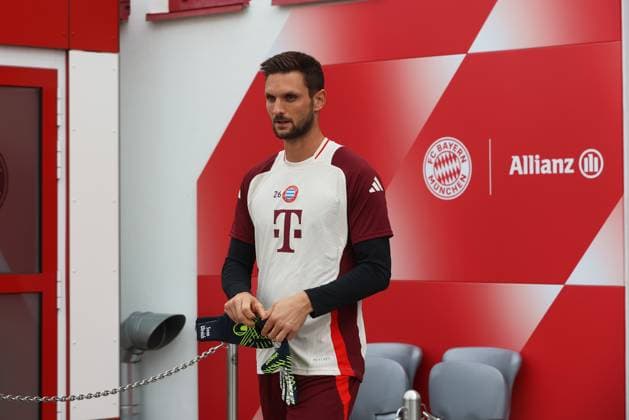 München, Deutschland 01. Oktober 2024: Fussball, Herren, Saison 2024 2025, FC Bayern München, Säbener Strasse, Trainingsgelände, Abschlusstraining, Champions League Sven Ulreich (FC Bayern München) Kopf, Oberkörper auf dem Weg zum Trainingsplatz