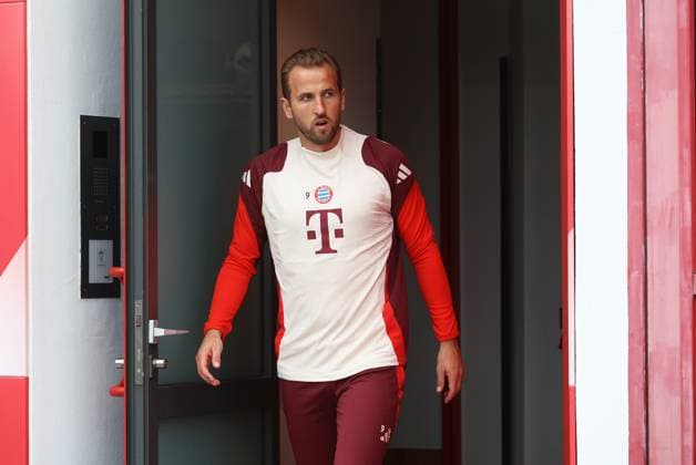 München, Deutschland 01. Oktober 2024: Fussball, Herren, Saison 2024 2025, FC Bayern München, Säbener Strasse, Trainingsgelände, Abschlusstraining, Champions League Harry Kane (FC Bayern München) Kopf, Oberkörper auf dem Weg zum Trainingsplatz