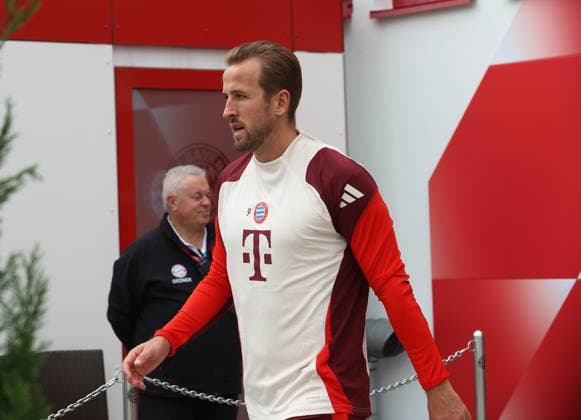 München, Deutschland 01. Oktober 2024: Fussball, Herren, Saison 2024 2025, FC Bayern München, Säbener Strasse, Trainingsgelände, Abschlusstraining, Champions League Harry Kane (FC Bayern München) Kopf, Oberkörper auf dem Weg zum Trainingsplatz