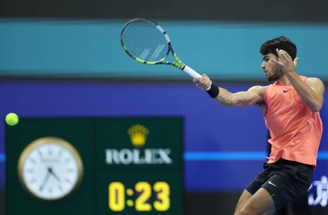 (241001) -- BEIJING, Oct. 1, 2024 -- Carlos Alcaraz of Spain competes during the men s singles semi-final match against Daniil Medvedev of Russia at 2024 China Open tennis tournament in Beijing, capital of China, Oct. 1, 2024. (Photo by Xinhua) (SP)CHINA-BEIJING-TENNIS-CHINA OPEN-MEN S SINGLES (CN) DuxXinyi 
