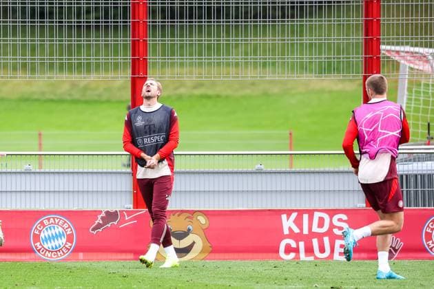 Harry Kane (FC Bayern Muenchen, 09) hat sich beim Training an der Hand verletzt, Schmerzen, schmerzverzehrt, Abschlusstraining, FC Bayern Muenchen, Fussball, UEFA Champions League, 2. Spieltag, Saison 24 25, 01.10.2024, Abschlusstraining, FC Bayern Muenchen, Fussball, UEFA Champions League, 2. Spieltag, Saison 24 25, 01.10.2024 Muenchen Copyright: xEibner-Pressefoto JennixMaulx EP_JML