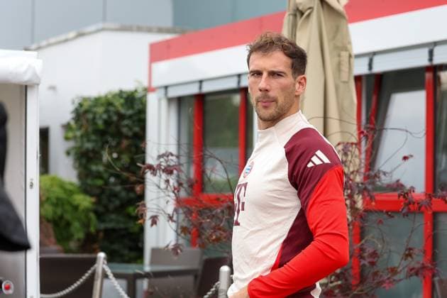 Leon Goretzka (FC Bayern Muenchen, 08) auf dem Weg aus der Kabine zum Platz, Training, Abschlusstraining, FC Bayern Muenchen, Fussball, UEFA Champions League, 2. Spieltag, Saison 24 25, 01.10.2024, Abschlusstraining, FC Bayern Muenchen, Fussball, UEFA Champions League, 2. Spieltag, Saison 24 25, 01.10.2024 Muenchen Copyright: xEibner-Pressefoto JennixMaulx EP_JML