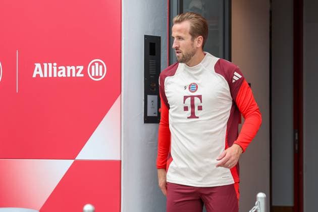 Harry Kane (FC Bayern Muenchen, 09) auf dem Weg aus der Kabine zum Platz, Training, Abschlusstraining, FC Bayern Muenchen, Fussball, UEFA Champions League, 2. Spieltag, Saison 24 25, 01.10.2024, Abschlusstraining, FC Bayern Muenchen, Fussball, UEFA Champions League, 2. Spieltag, Saison 24 25, 01.10.2024 Muenchen Copyright: xEibner-Pressefoto JennixMaulx EP_JML