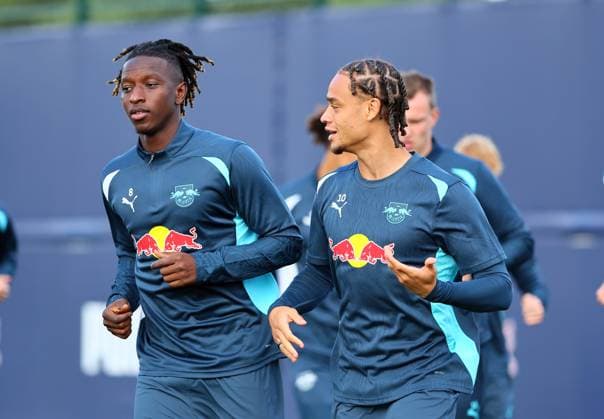 RB Leipzig Training Champions League Leipzig, 01.10.2024, RB Trainingszentrum, Fussball, UEFA Champions League, Matchday-1, RB LEIPZIG vs. JUVENTUS TURIN am 02 10 2024 , Abschlusstraining RB Leipzig , Im Bild v.l.: Amadou Haidara (8, RB Leipzig) und Xavi Simons (10, RB Leipzig) ,