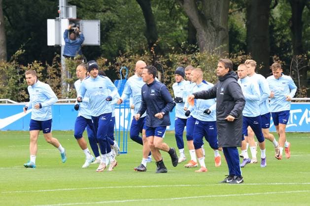DEU, DFL, 2. FBL Hertha BSC, Training, 01.10.2024, Sportforum, Berlin, DEU, DFL, 2. FBL Hertha BSC, Training, im Bild Co-Trainer Jaime Monroy (Hertha BSC Berlin), Hertha-Spielerkreis DFL - regulations prohibit any use of Photographs as image sequences and or quasi-video Foto: Juergen Engler nordphoto GmbH