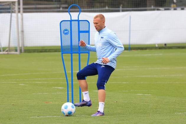 DEU, DFL, 2. FBL Hertha BSC, Training, 01.10.2024, Sportforum, Berlin, DEU, DFL, 2. FBL Hertha BSC, Training, im Bild Jon Dabur Thorsteinsson (Hertha BSC Berlin 24) DFL - regulations prohibit any use of Photographs as image sequences and or quasi-video Foto: Juergen Engler nordphoto GmbH
