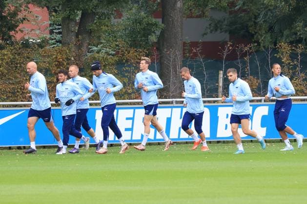 DEU, DFL, 2. FBL Hertha BSC, Training, 01.10.2024, Sportforum, Berlin, DEU, DFL, 2. FBL Hertha BSC, Training, im Bild Auslauftraining, auslaufen nach einem Spiel, Hertha-Spielerkreis, Toni Leistner (Hertha BSC Berlin 37), Marton Dardai (Hertha BSC Berlin 31), Diego Demme (Hertha BSC Berlin 6), Luca Schuler (Hertha BSC Berlin 18), Jon Dabur Thorsteinsson (Hertha BSC Berlin 24), Jonjoe Kenny (Hertha BSC Berlin 16), Derry Scherhant (Hertha BSC Berlin 39) DFL - regulations prohibit any use of Photographs as image sequences and or quasi-video Foto: Juergen Engler nordphoto GmbH