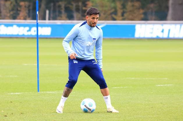 DEU, DFL, 2. FBL Hertha BSC, Training, 01.10.2024, Sportforum, Berlin, DEU, DFL, 2. FBL Hertha BSC, Training, im Bild Kevin Sessa (Hertha BSC Berlin 8) DFL - regulations prohibit any use of Photographs as image sequences and or quasi-video Foto: Juergen Engler nordphoto GmbH