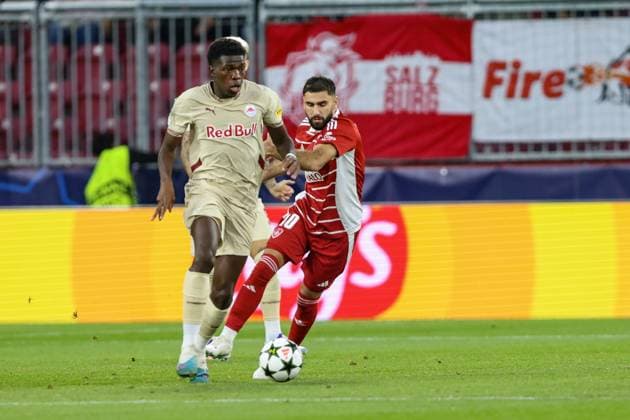 SOCCER - UEFA CL, RBS vs Brest SALZBURG,AUSTRIA,01.OCT.24 - SOCCER - UEFA Champions League, Red Bull Salzburg vs Stade Brestois 29. Image shows Lucas Gourna-Douath (RBS) and Romain Del Castillo (Brest).  GEPAxpictures xMathiasxMandl