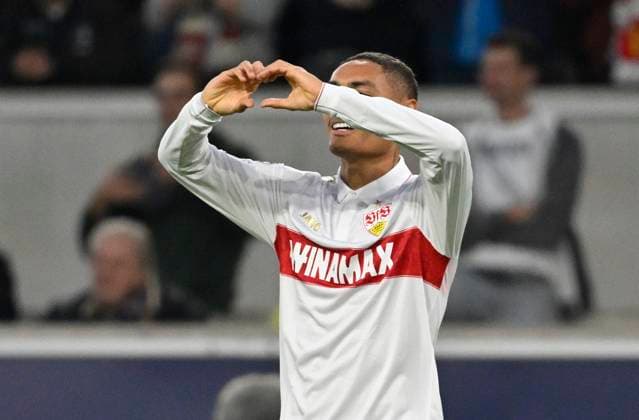 TOR zum 1:0 Enzo Millot VfB Stuttgart (08) Torjubel Gestik Geste Herz Champions League VfB Stuttgart vs AC Sparta Prag 01.10.2024 DFL REGULATIONS PROHIBIT ANY USE OF PHOTOGRAPHS AS IMAGE SEQUENCES AND OR QUASI-VIDEO VfB Stuttgart vs AC Sparta Prag