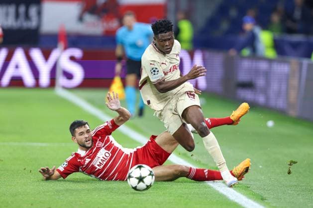 SOCCER - UEFA CL, RBS vs Brest SALZBURG,AUSTRIA,01.OCT.24 - SOCCER - UEFA Champions League, Red Bull Salzburg vs Stade Brestois 29. Image shows Julien Le Cardinal (Brest) and Karim Konate (RBS).  GEPAxpictures xMathiasxMandl