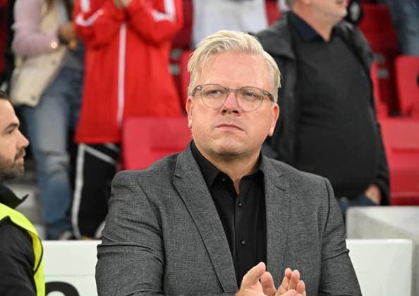 01.10.2024, xsltx, Fussball UEFA Champions League, VfB Stuttgart - Sparta Prag emspor, v.l. Lars Friis (Cheftrainer Sparta Prag) (DFL DFB REGULATIONS PROHIBIT ANY USE OF PHOTOGRAPHS as IMAGE SEQUENCES and or QUASI-VIDEO)