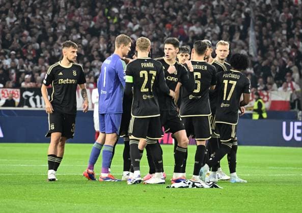 01.10.2024, xsltx, Fussball UEFA Champions League, VfB Stuttgart - Sparta Prag emspor, v.l. Teamgeist Prag (DFL DFB REGULATIONS PROHIBIT ANY USE OF PHOTOGRAPHS as IMAGE SEQUENCES and or QUASI-VIDEO)