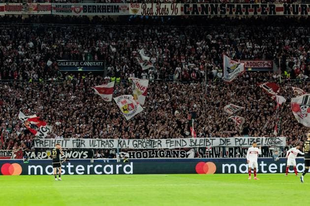 Sport Bilder des Tages UEFA Champions League: VfB Stuttgart - AC Sparta Praha; 01.10.2024 Banner der VfB Stuttgart Fans Freiheit für Ultras KA! Größter Feind bleibt die Polizei! UEFA Champions League: VfB Stuttgart - AC Sparta Praha; Stuttgart, Arena Stuttgart am 01.10.2024 Copyright: xBEAUTIFULxSPORTS Wunderlx