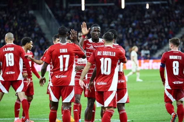 SOCCER - UEFA CL, RBS vs Brest SALZBURG,AUSTRIA,01.OCT.24 - SOCCER - UEFA Champions League, Red Bull Salzburg vs Stade Brestois 29. Image shows the rejoicing of Brest with Abdallah Sima and Romain Del Castillo (Brest). Keywords: goal.  GEPAxpictures xDavidxGeieregger