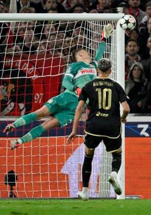 TOR zum 1:1 Kaan Kairinen AC Sparta Praha Prag (06) Freistoss gegen Torwart Alexander Nuebel VfB Stuttgart (33) Champions League VfB Stuttgart vs AC Sparta Prag 01.10.2024 DFL REGULATIONS PROHIBIT ANY USE OF PHOTOGRAPHS AS IMAGE SEQUENCES AND OR QUASI-VIDEO VfB Stuttgart vs AC Sparta Prag