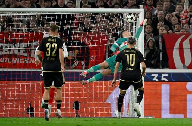Sport Bilder des Tages TOR zum 1:1 Kaan Kairinen AC Sparta Praha Prag (06) Freistoss gegen Torwart Alexander Nuebel VfB Stuttgart (33) Champions League VfB Stuttgart vs AC Sparta Prag 01.10.2024 DFL REGULATIONS PROHIBIT ANY USE OF PHOTOGRAPHS AS IMAGE SEQUENCES AND OR QUASI-VIDEO VfB Stuttgart vs AC Sparta Prag