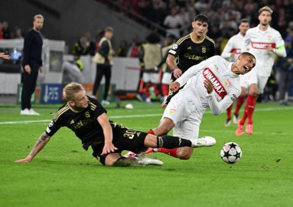 01.10.2024, xsltx, Fussball UEFA Champions League, VfB Stuttgart - Sparta Prag emspor, v.l. Jaroslav ZelenÃ½ (Sparta Prag), Enzo Millot (VfB Stuttgart) (DFL DFB REGULATIONS PROHIBIT ANY USE OF PHOTOGRAPHS as IMAGE SEQUENCES and or QUASI-VIDEO)