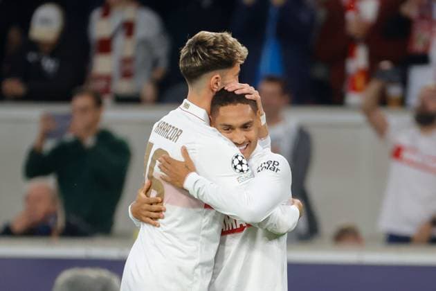 01.10.2024 Stuttgart , Champions League Fußball VfB Stuttgart vs. Sparta Prag, v.l. Atakan Karazor (VfB) Enzo Millot (VfB) Gemäß den Vorgaben der DFL Deutschen Fuï¬‚ball Liga ist es untersagt, in dem Stadion und oder vom Spiel angefertigte Fotoaufnahmen in Form von Sequenzbildern und oder videoähnlichen Fotostrecken zu verwerten bzw. verwerten zu lassen.