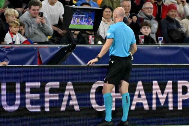 Reffere check VAR during the UEFA Champions League, League phase football match between Salzburg and Brest FOOTBALL : Salzbourg Vs Brest - Ligue des Champions - 01 10 2024 IgorKupljenik Panoramic 