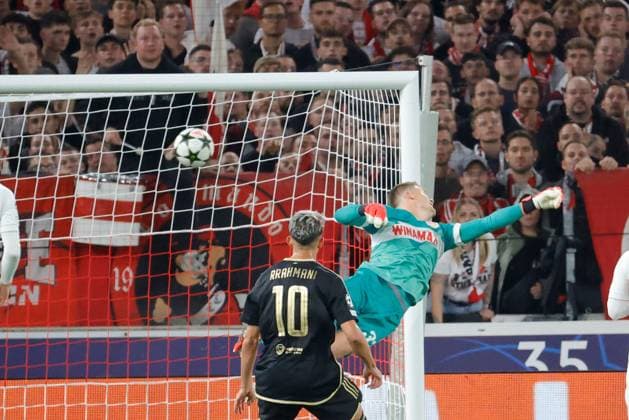 01.10.2024 Stuttgart , Champions League Fußball VfB Stuttgart vs. Sparta Prag, das Tor zum Ausgleich von 1:0 für Prag Gemäß den Vorgaben der DFL Deutschen Fuï¬‚ball Liga ist es untersagt, in dem Stadion und oder vom Spiel angefertigte Fotoaufnahmen in Form von Sequenzbildern und oder videoähnlichen Fotostrecken zu verwerten bzw. verwerten zu lassen.