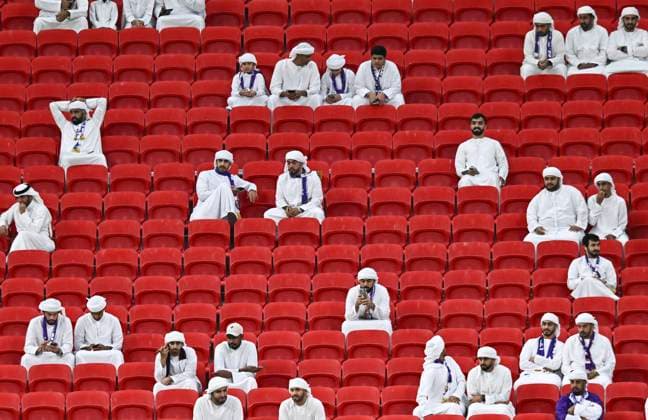 Bilder des Jahres 2024, Sport 10 Oktober Sport Themen der Woche KW40 Sport Bilder des Tages AFC CHAMPIONS LEAGUE ELITE, AL GHARAFA SC v AL AIN FC Fans of Al Ain FC look before the start of the AFC Champions League elite west football match between Qatar s Al Gharafa SC and United Arab Emirates Al Ain FC at Al Bayt Stadium in Al Khor, Qatar on October 01, 2024. DOHA Qatar Copyright: xNOUSHADx
