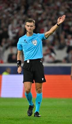 Schiedsrichter Referee Manfredas Lukjancukas (LTU) Gestik Geste Champions League VfB Stuttgart vs AC Sparta Prag 01.10.2024 DFL REGULATIONS PROHIBIT ANY USE OF PHOTOGRAPHS AS IMAGE SEQUENCES AND OR QUASI-VIDEO VfB Stuttgart vs AC Sparta Prag