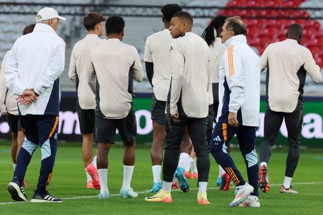 Entrainement et conf presse Real Madrid PHOTOPQR VOIX DU NORD STEPHANE MORTAGNE ; 01 10 2024 ; Villeneuve d Ascq, le 01 10 2024, Football, Ligue des Champions, LILLE - REAL MADRID Entrainement des joueurs de Madrid la veille du match contre le LOSC avec la presence de Kylian MBAPPE PHOTO STEPHANE MORTAGNE LA VOIX DU NORD Hauts de France France  Copyright: xPHOTOPQR VOIXxDUxNORD MAXPPPxSTEPHANExMORTAGNEx 20241001VDN4854 20241001VDN4854