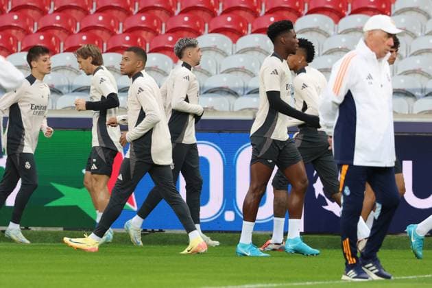 Entrainement et conf presse Real Madrid PHOTOPQR VOIX DU NORD STEPHANE MORTAGNE ; 01 10 2024 ; Villeneuve d Ascq, le 01 10 2024, Football, Ligue des Champions, LILLE - REAL MADRID Entrainement des joueurs de Madrid la veille du match contre le LOSC avec la presence de Kylian MBAPPE PHOTO STEPHANE MORTAGNE LA VOIX DU NORD Hauts de France France  Copyright: xPHOTOPQR VOIXxDUxNORD MAXPPPxSTEPHANExMORTAGNEx 20241001VDN4857 20241001VDN4857