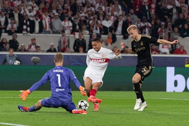 Torchance, v.li. Peter Vindahl (AC Sparta Prag, 01), Enzo Millot (VfB Stuttgart, 08), Jaroslav Zeleny (AC Sparta Prag, 30) GER, VfB Stuttgart vs. AC Sparta Prag, Fussball, Herren, UEFA Champions League, 2. Spieltag, Spielzeit 2024 2025, 01.10.2024, GER, VfB Stuttgart vs. AC Sparta Prag, Fussball, Herren, UEFA Champions League, 2. Spieltag, Spielzeit 2024 2025, 01.10.2024 Stuttgart Copyright: xEibner-Pressefoto WolfgangxFrankx EP_WFK