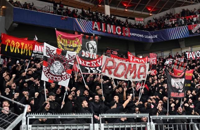 01.10.2024, xjhx, Fussball UEFA Champions League, Bayer 04 Leverkusen - AC Mailand emspor, v.l. Milan Fans (UEFA REGULATIONS PROHIBIT ANY USE OF PHOTOGRAPHS as IMAGE SEQUENCES and or QUASI-VIDEO) Leverkusen