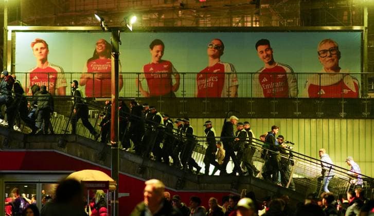 Sport Bilder des Tages A heavy police presence Arsenal v Paris Saint-Germain, UEFA Champions League, Group Stage, Football, Emirates Stadium, London, UK, 01 Oct 2024 EDITORIAL USE ONLY No use with unauthorised audio, video, data, fixture lists, club league logos or live services. Online in-match use limited to 120 images, no video emulation. No use in betting, games or single club league player publications. Copyright: xJavierxGarcia Shutterstockx 14750159a