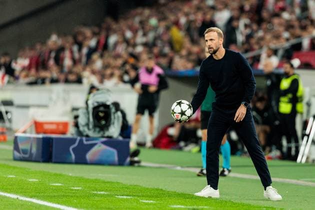 UEFA Champions League: VfB Stuttgart - AC Sparta Praha; 01.10.2024 Sebastian Hoeneß (Chaftrainer VfB Stuttgart) mit Ball UEFA Champions League: VfB Stuttgart - AC Sparta Praha; Stuttgart, Arena Stuttgart am 01.10.2024 Copyright: xBEAUTIFULxSPORTS Wunderlx