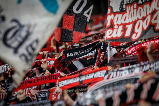 UEFA Champions League, Bayer 04 Leverkusen - AC Mailand; 01.10.2024 Die Fans feiern vor dem Spiel; UEFA Champions League, Bayer 04 Leverkusen - AC Mailand, Spieltag 2 am 01.10.2024 in der BayArena in Leverkusen. Copyright: xBEAUTIFULxSPORTS AxelxKohringx