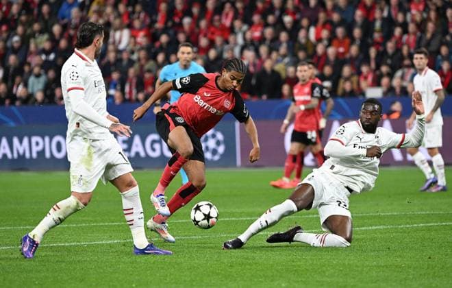 RECORD DATE NOT STATED 01.10.2024, xjhx, Fussball UEFA Champions League, Bayer 04 Leverkusen - AC Mailand emspor, v.l. Theo Hernandez (AC Mailand), Amine Adili (Bayer Leverkusen), Fikayo Tomori (AC Mailand) (UEFA REGULATIONS PROHIBIT ANY USE OF PHOTOGRAPHS as IMAGE SEQUENCES and or QUASI-VIDEO) Leverkusen