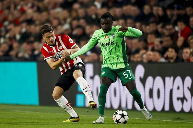 EINDHOVEN - (l-r) Matteo Dams of PSV Eindhoven, Geovany Quenda of Sporting CP during the UEFA Champions league match between PSV Eindhoven and Sporting CP at Phillips stadium on Oct. 1, 2024 in Eindhoven, Netherlands. ANP MAURICE VAN STEEN UEFA Champions League 2024 25 League Phase MD2 2024 25 xVIxANPxSportx xxANPxIVx 509869281 originalFilename: 509869281.jpg
