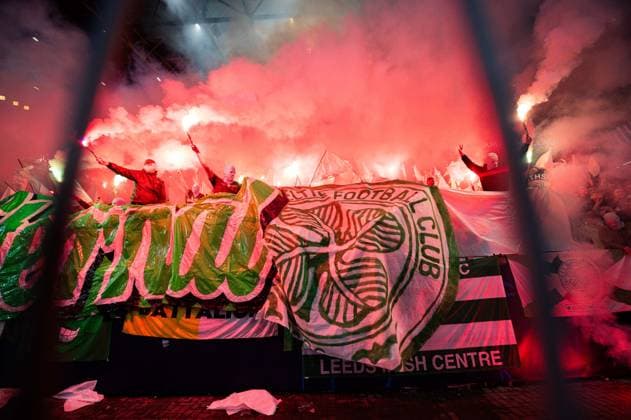01.10.2024 - Fußball, 2024 2025, Champions League, Gruppenphase, 2. Spieltag, Borussia Dortmund - Celtic Glasgow: Fans (Celtic) mit einer Choreografie und Pyrotechnik