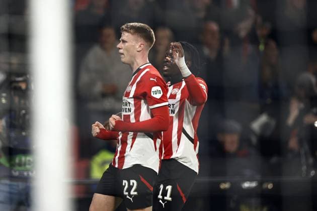 EINDHOVEN - (l-r) Jerdy Schouten of PSV Eindhoven, Johan Bakayoko of PSV Eindhoven celebrate the 1-0 during the UEFA Champions league match between PSV Eindhoven and Sporting CP at Phillips stadium on Oct. 1, 2024 in Eindhoven, Netherlands. ANP MAURICE VAN STEEN UEFA Champions League 2024 25 League Phase MD2 2024 25 xVIxANPxSportx xxANPxIVx 509869758 originalFilename: 509869758.jpg