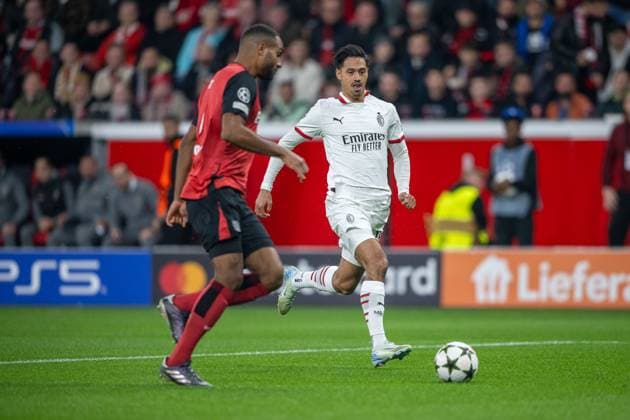 01.10.2024, Fussball: UEFA Champions League, Saison 2024 2025, Spieltag 2, Bayer 04 Leverkusen - AC Mailand in der BayArena in Leverkusen. zw Jonathan Tah (Bayer 04 Leverkusen, 04) und Tijjani Reijnders (AC Mailand, 14). Foto: Kirchner-Media TH Copyright: xKirchner-Media THx