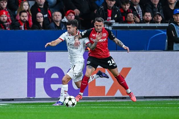01.10.2024, Fussball, Champions League, 2. Spieltag, Saison 2024 2025, Bayer 04 Leverkusen - AC Mailand, Christian Pulisic (AC Mailand), Aleix Garcia (Bayer Leverkusen) xRHR-FOTO TKx Copyright: RHR-FOTOx RHR-FOTO TK