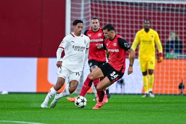 01.10.2024, Fussball, Champions League, 2. Spieltag, Saison 2024 2025, Bayer 04 Leverkusen - AC Mailand, Tijani Reijnders (AC Mailand), Granit Xhaka (Bayer Leverkusen) xRHR-FOTO TKx Copyright: RHR-FOTOx RHR-FOTO TK