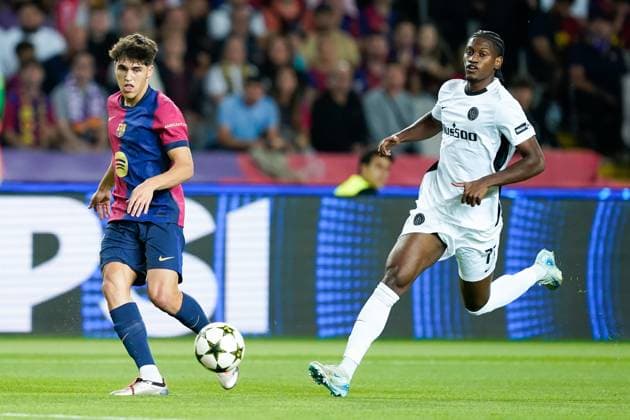 01 10 2024, Barcelona, Estadi Olimpic Lluis Companys, UEFA Champions League: FC Barcelona, Barca vs. BSC Young Boys, Pau Cubarsi (2 FC Barcelona) and Joel Monteiro (77 Young Boys) battle for the ball (duel) Barcelona Estadi Olimpic Lluis Companys Cataluna Spain Copyright: xJustPictures.ch DanielaxPorcellix jp-en-DaPo-20241001-_DP11952