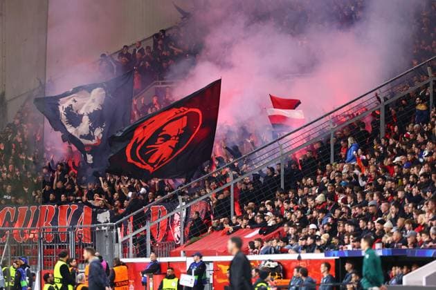 AC Milan Fans Bayer 04 Leverkusen vs. AC Mailand, Fussball, UEFA Champions League, 2. Spieltag, 01.10.2024 Foto: kolbert-press Ant Palmer BayArena NRW Deutschland