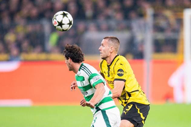 01.10.2024 - Fußball, 2024 2025, Champions League, Gruppenphase, 2. Spieltag, Borussia Dortmund - Celtic Glasgow: (L-R) Waldemar Anton (Dortmund), Paulo Bernardo (Celtic)