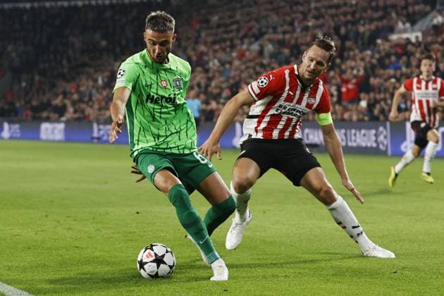 EINDHOVEN - (l-r) Zeno Debast of Sporting CP, Luuk de Jong of PSV Eindhoven during the UEFA Champions league match between PSV Eindhoven and Sporting CP at Phillips stadium on Oct. 1, 2024 in Eindhoven, Netherlands. ANP MAURICE VAN STEEN UEFA Champions League 2024 25 League Phase MD2 2024 25 xVIxANPxSportx xxANPxIVx 509870241 originalFilename: 509870241.jpg