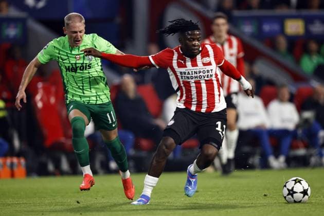 EINDHOVEN - (l-r) Nuno Santos of Sporting Sporting CP, Johan Bakayoko of PSV Eindhoven during the UEFA Champions league match between PSV Eindhoven and Sporting CP at Phillips stadium on Oct. 1, 2024 in Eindhoven, Netherlands. ANP MAURICE VAN STEEN UEFA Champions League 2024 25 League Phase MD2 2024 25 xVIxANPxSportx xxANPxIVx 509870397 originalFilename: 509870397.jpg