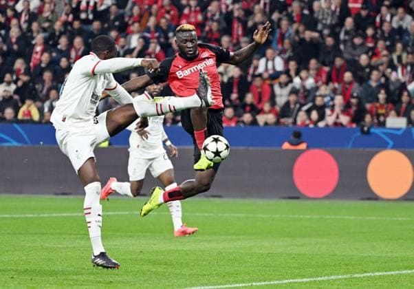 RECORD DATE NOT STATED 01.10.2024, xjhx, Fussball UEFA Champions League, Bayer 04 Leverkusen - AC Mailand emspor, v.l. Fikayo Tomori (AC Mailand), Victor Boniface (Bayer Leverkusen) Goal scored, erziehlt das Tor zum abseits (UEFA REGULATIONS PROHIBIT ANY USE OF PHOTOGRAPHS as IMAGE SEQUENCES and or QUASI-VIDEO) Leverkusen