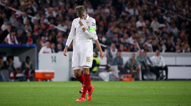 01.10.2024 Stuttgart , Champions League Fußball VfB Stuttgart vs. Sparta Prag, Atakan Karazor (VfB) enttäuscht Gemäß den Vorgaben der DFL Deutschen Fuï¬‚ball Liga ist es untersagt, in dem Stadion und oder vom Spiel angefertigte Fotoaufnahmen in Form von Sequenzbildern und oder videoähnlichen Fotostrecken zu verwerten bzw. verwerten zu lassen.