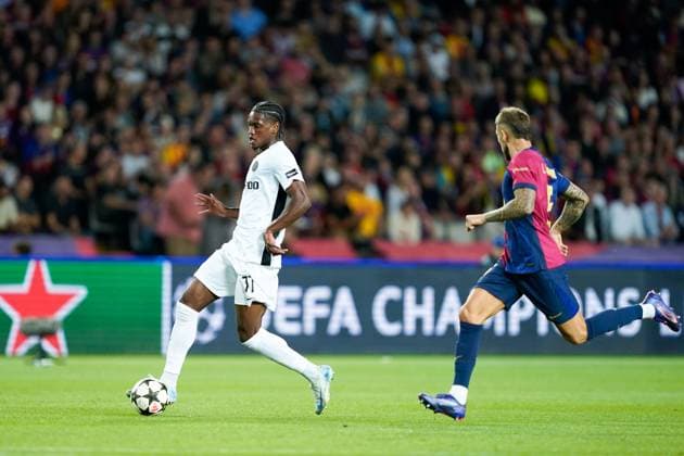 01 10 2024, Barcelona, Estadi Olimpic Lluis Companys, UEFA Champions League: FC Barcelona, Barca vs. BSC Young Boys, Joel Monteiro (77 Young Boys) and Inigo Martinez (5 FC Barcelona) battle for the ball (duel) Barcelona Estadi Olimpic Lluis Companys Cataluna Spain Copyright: xJustPictures.ch DanielaxPorcellix jp-en-DaPo-20241001-_DP11982